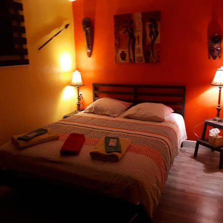 Flassans-sur-Issole Chez Patricia & Denis Bed & Breakfast エクステリア 写真